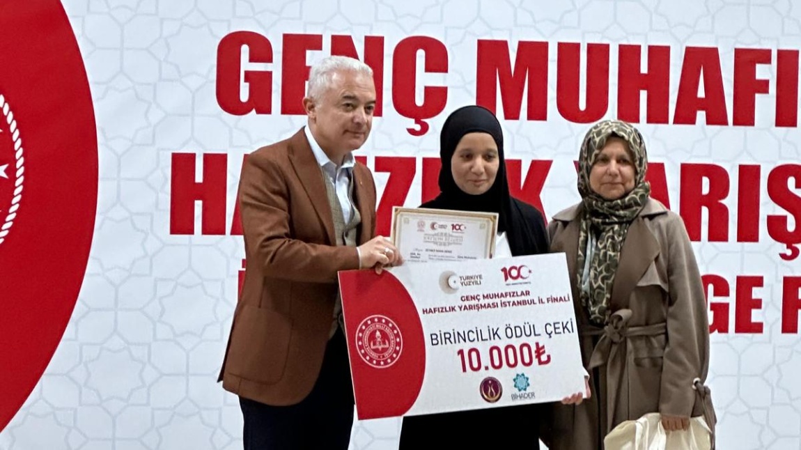 Öğrencimiz Zeynep Rana DENİZ Genç Muhafızlar Hafızlık Yarışmasında İstanbul İl Birincisi Oldu