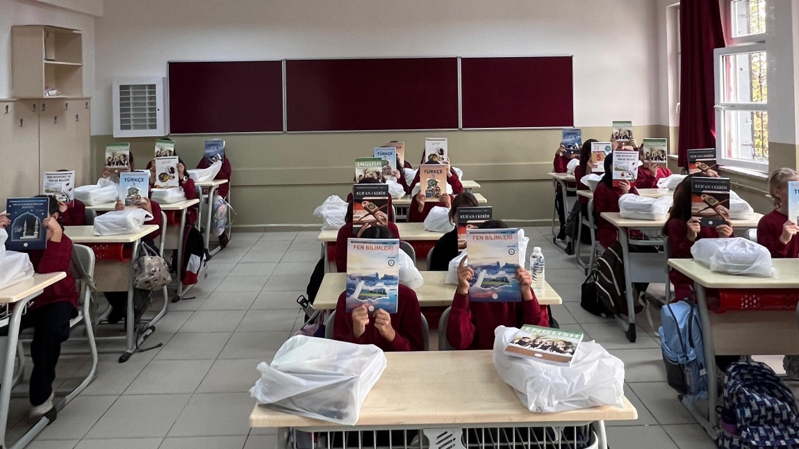 Ders Kitaplarımız Öğrencilerimizle Buluştu